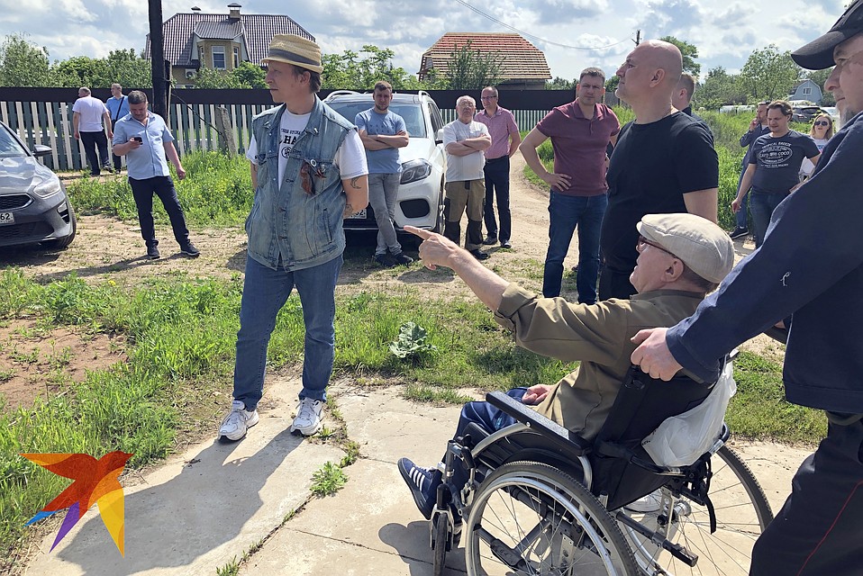 Прилепин выслушал жителей Рыбновского района. Он создает рабочую группу по решению их проблем в "Есенинской Руси". Фото: Павел АВЕРИН