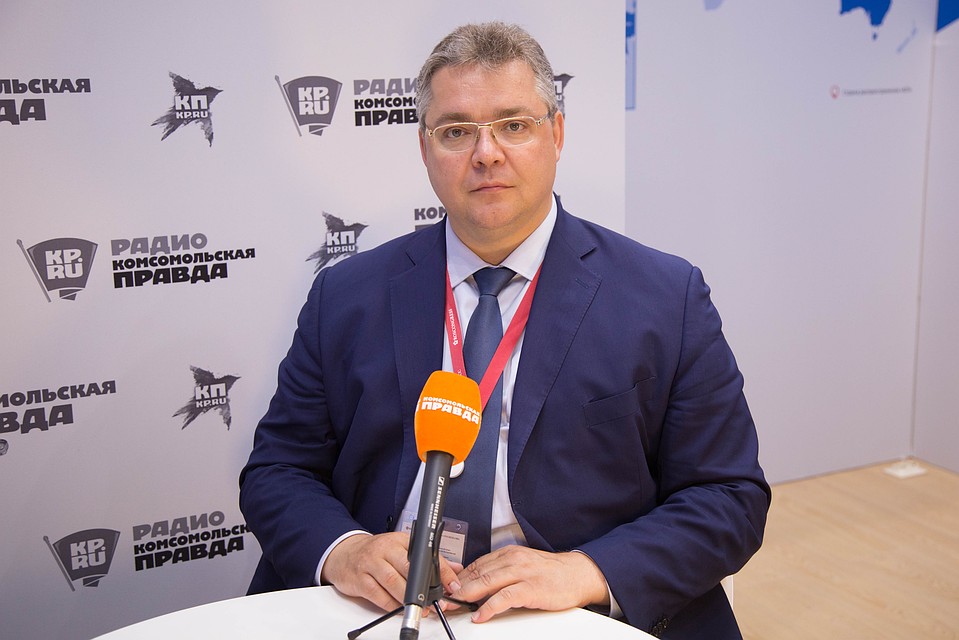 Владимиров в открытой студии радио "Комсомольская правда" на XXII Петербургском международном экономическом форуме. Май 2018 года Фото: Дмитрий АХМАДУЛЛИН