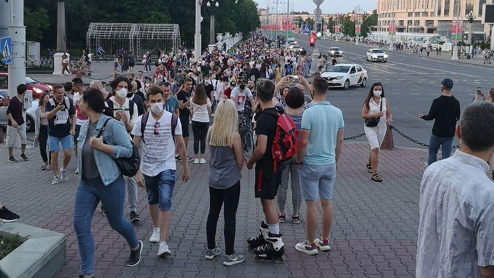 Минский Проспект Независимости в районе цирка. Фото телеграм-канала "Беларусь головного мозга".