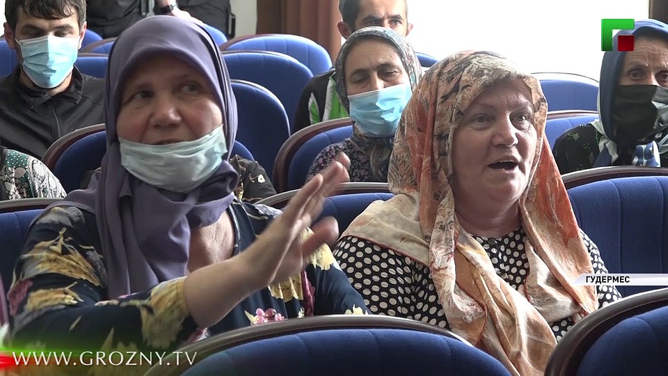 Фото: стоп-кадр репортада чеченской телекомпании