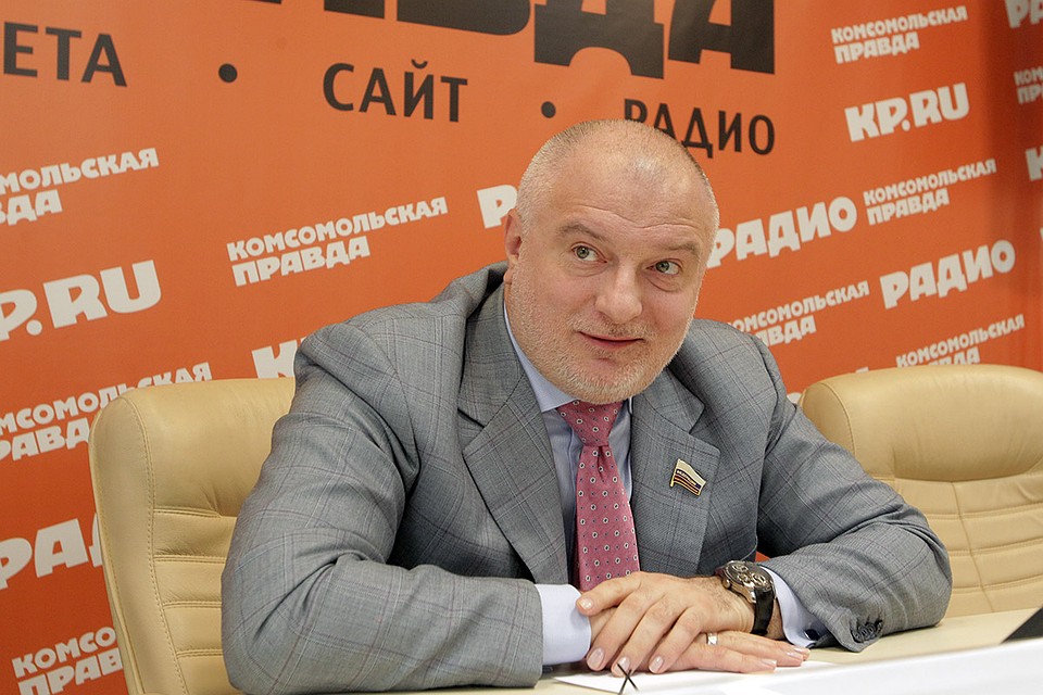 Сенатор и член комиссии по поправкам в Конституцию ответил на вопросы читателей «КП» в рамках совместной акции с ВГТРК Фото: Александр ШПАКОВСКИЙ