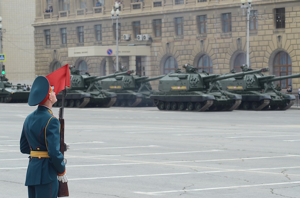 Танки Т-90 - огневая мощь армии во время войны. Фото: Геннадий БИСЕНОВ