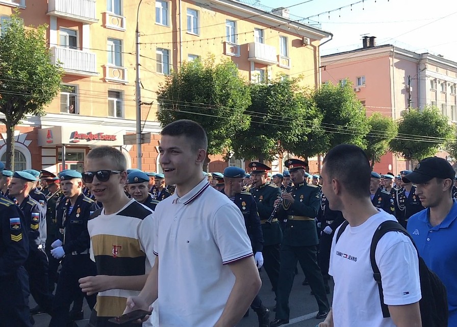 Большинство большинство горожан игнорировала меры защиты. Фото: Константин МОГИЛИН