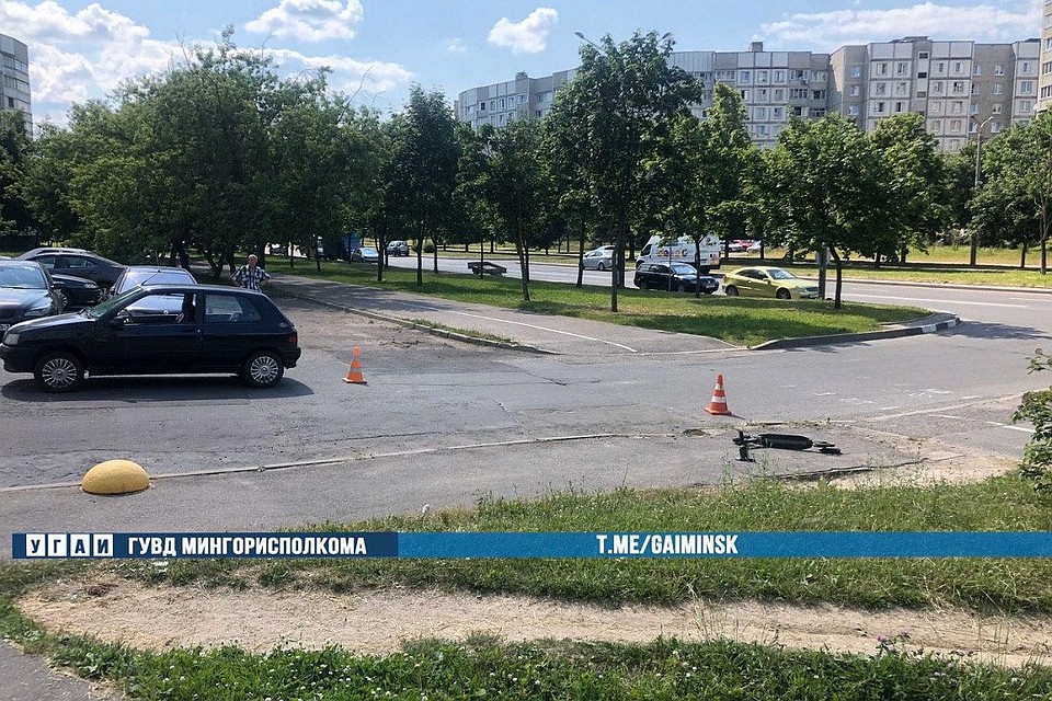 После аварии подростка отвезли в медучреждение для обследования. Фото: УГАИ ГУВД Мингорисполкома.