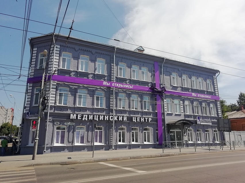 Комплекс расположен в исторической части города на улице Льва Толстого, 96.
