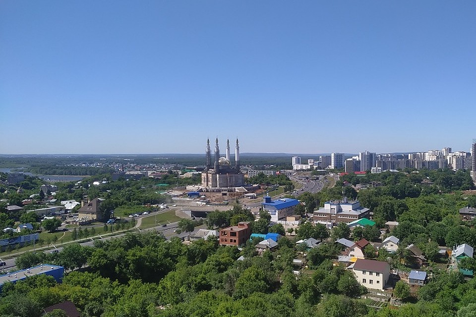 Такой вид открывается с верхних этажей с другой стороны