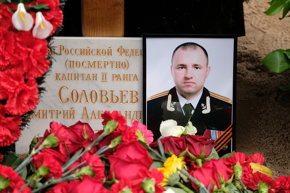 Офицер вывел гражданского с судна, пожертвовав собой Фото: Артем КИЛЬКИН