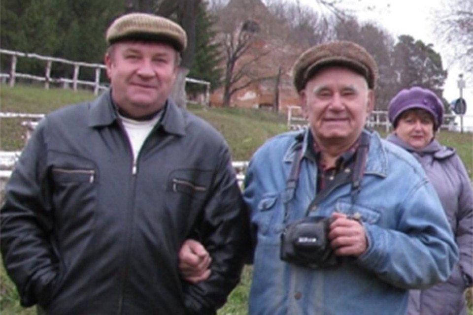Осень 2012 года. Василий Песков знакомится с музеем «Бежин луг», который восоздали в селе Тургенево Владимир Зайцев (слева) и Александра Сергеевна Дмитриева (на заднем плане) – директор КФХ «Тургенево», спонсор реставрации