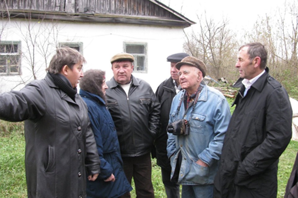 Осень 2012 года. Василий Песков встречается с жителями села Тургенево, которые помогали в поиске Притынного кабака.