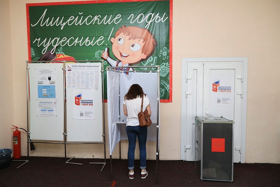 78 процентов проголосовавших одобрили предложенные Путиным поправки в основной закон страны. Фото: Олег УКЛАДОВ