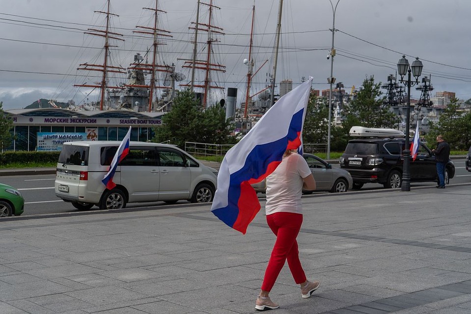 Главным украшением стали флаги России Фото: Татьяна МЕЕЛЬ