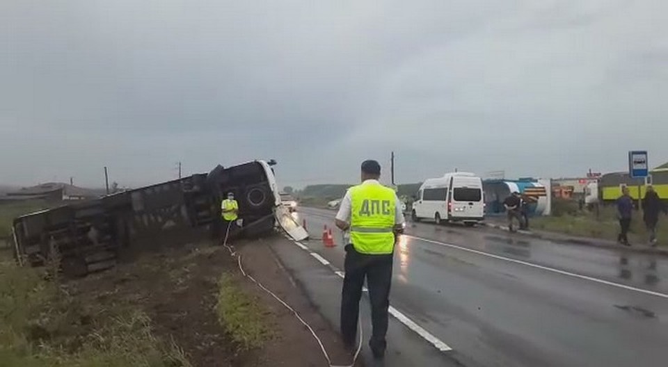 Полиция выясняет причины аварии. Фото: ГИБДД края