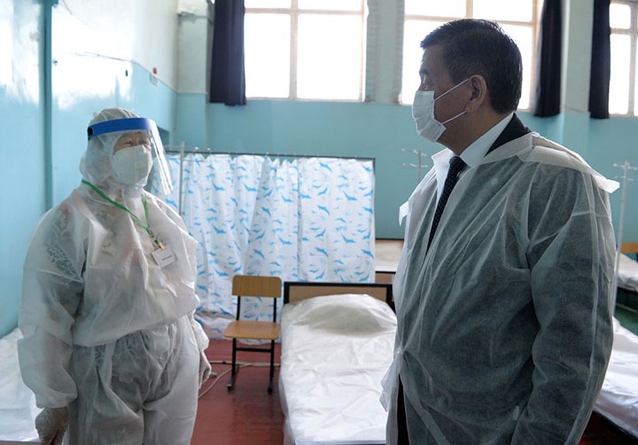 Президенту показали, в каких условиях будут лечить больных. Фото: Султан ДОСАЛИЕВ