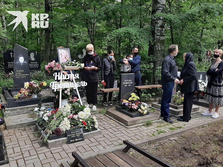 Бабушка Насти попрощалась с внучкой Фото: Роман ЛЯЛИН
