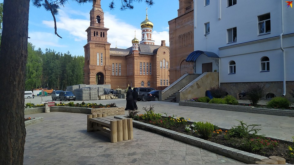 Среднеуральский женский монастырь начали возводить в 2002 году Фото: Евгений СТОЯНОВ