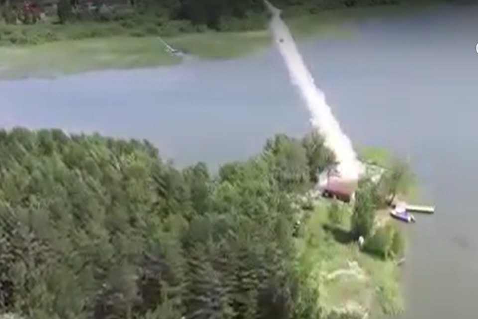 Дорога, самовольно построенная до острова, также признана незаконной, ее должны снести. Фото: стоп-кадр