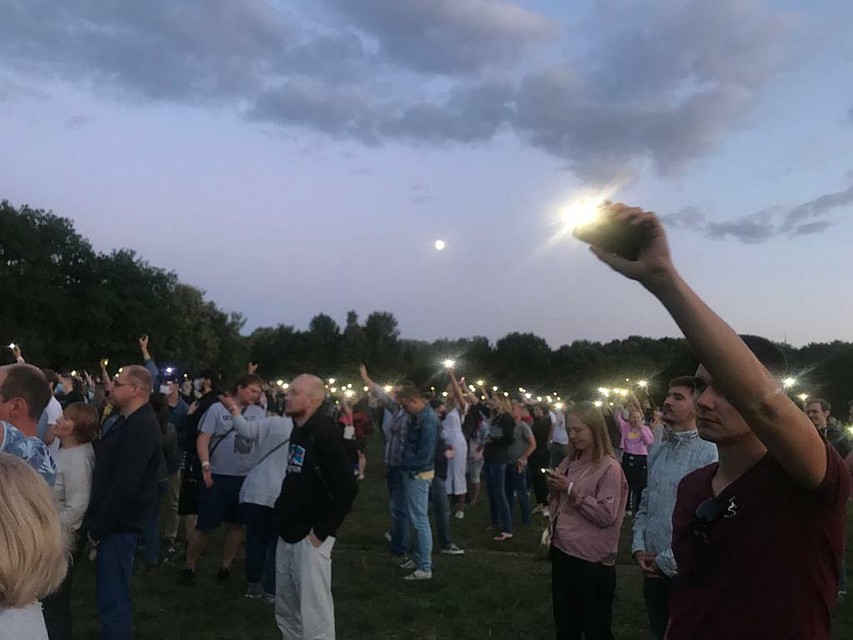 Не было в этом предвыборном митинге ничего экономического и политического. Фото: Владимир ВОРСОБИН
