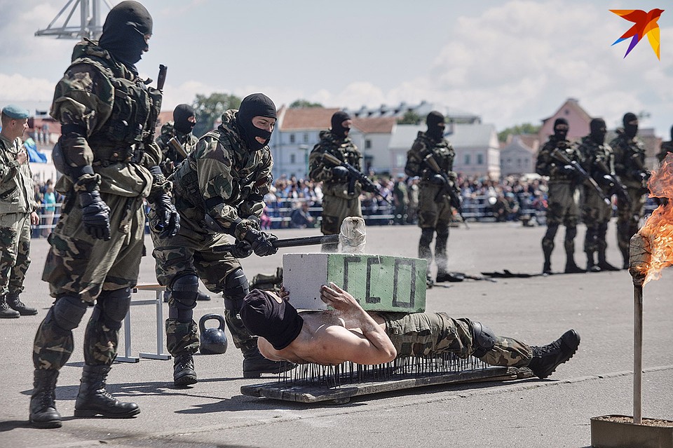 Показательные выступления спецназа. Фото: Павел МАРТИНЧИК