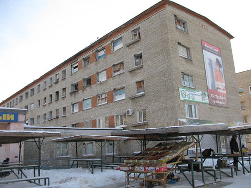 Такие дома - не редкость в маленьких городках Хабароского края - понятно почему молодоеж пытается сбежать отюда.