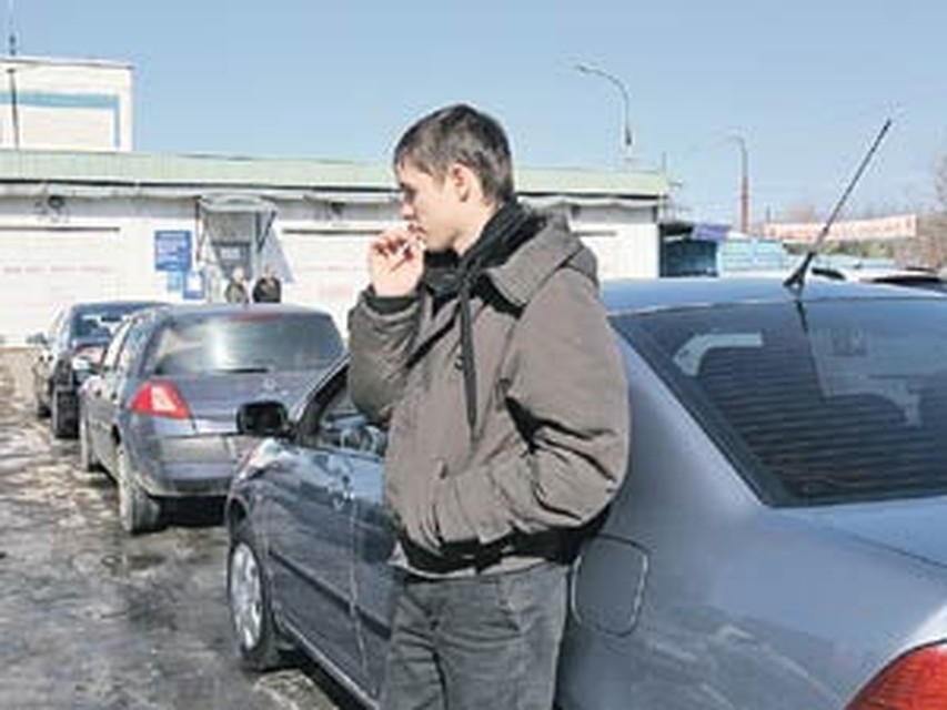 Проверка машины длится 40 минут, а стоять приходится по 5 - 6 часов. Фото: Марина ВОЛОСЕВИЧ