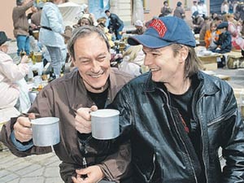 Олег Янковский с сыном Филиппом, ставшим кинорежиссером. Главное, что он оставил сыну, - светлые воспоминания о себе... Фото: PHOTOXPRESS