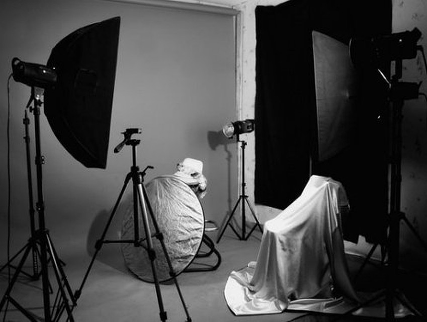 По оценке фотохудожников, минимально оснастить фотостудию дома стоит не больше 40 тысяч рублей.