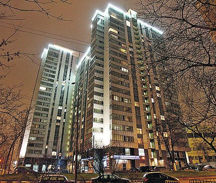 В этом доме у Жанны Фриске скромная 90-метровая квартирка. Правда, риелторы оценивают ее нескромно - в 80 млн. руб. Фото: Михаил ФРОЛОВ