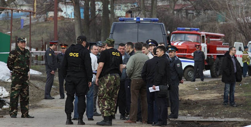 На место ЧП тут же были стянуты все силовые ведомства