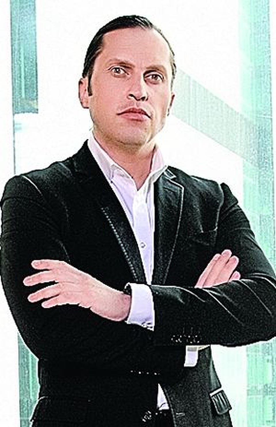 Александр Ревва теперь появляется в образе мага и чародея.