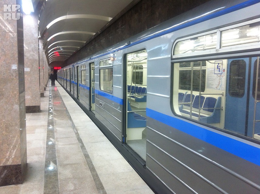 Станция метро "Горьковская".