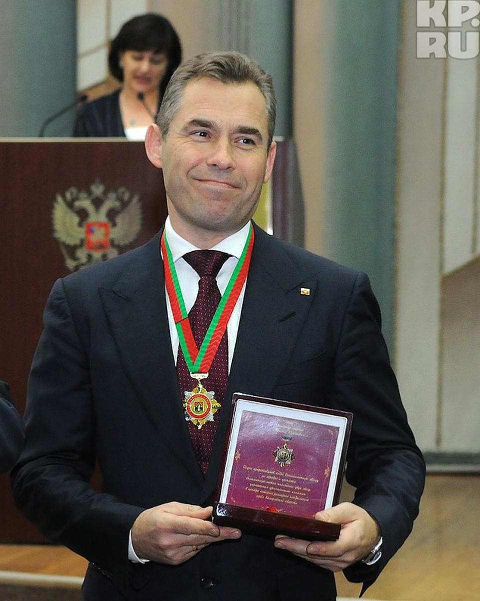 На ордене 4 изумруда и 4 фианита. Фото: Константин НАГОВИЦЫН