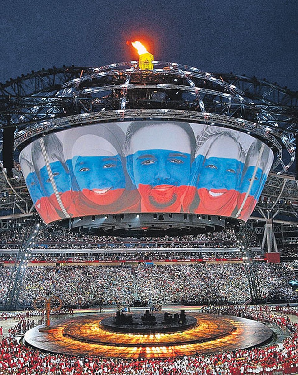На церемонии закрытия Универсиады ее герои трогательно попрощались с переполненным казанским стадионом. Фото: GLOBAL LOOK PRESS