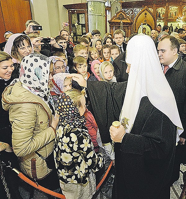 В Белграде Патриарх благословил прихожан храма Святой Троицы, возведенного еще белыми эмигрантами. В 2007 году он заново освящал его, когда храм пришлось отстраивать после натовских бомбежек.