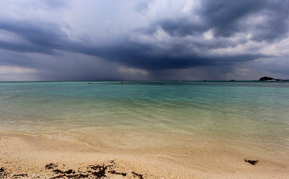 Kepayang island. Море дышит перед дождем Фото: Наталья АНТОНОВИЧ