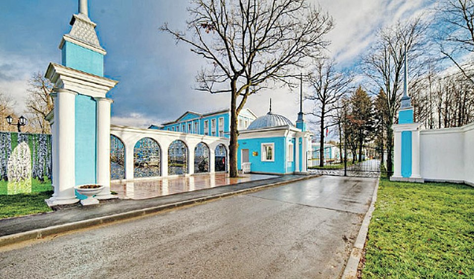 Православная гимназия Святителя Василия Великого в подмосковной деревне Зайцево, попечительский совет которой возглавляет Константин Малофеев, воспроизводит модель русской дореволюционной классической гимназии.