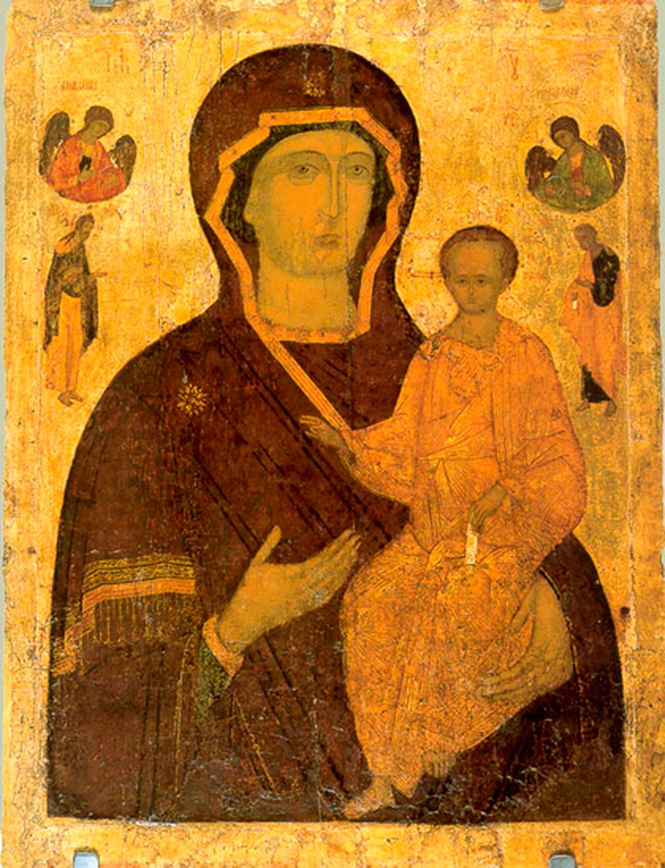 На канонической иконе - символические лики, Богородица одета в бордовый мафорий и синее платье.