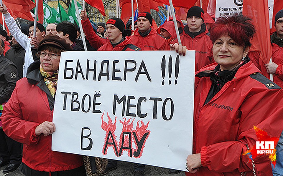 Сторонники движения "Суть времени" щеголяли в новых красных курточках Фото: Анатолий ЖДАНОВ