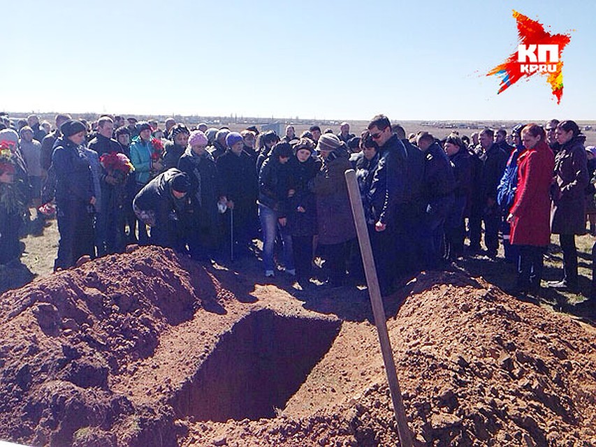 На церемонию пришел весь хутор, приехали его сослуживцы и казаки из других регионов.