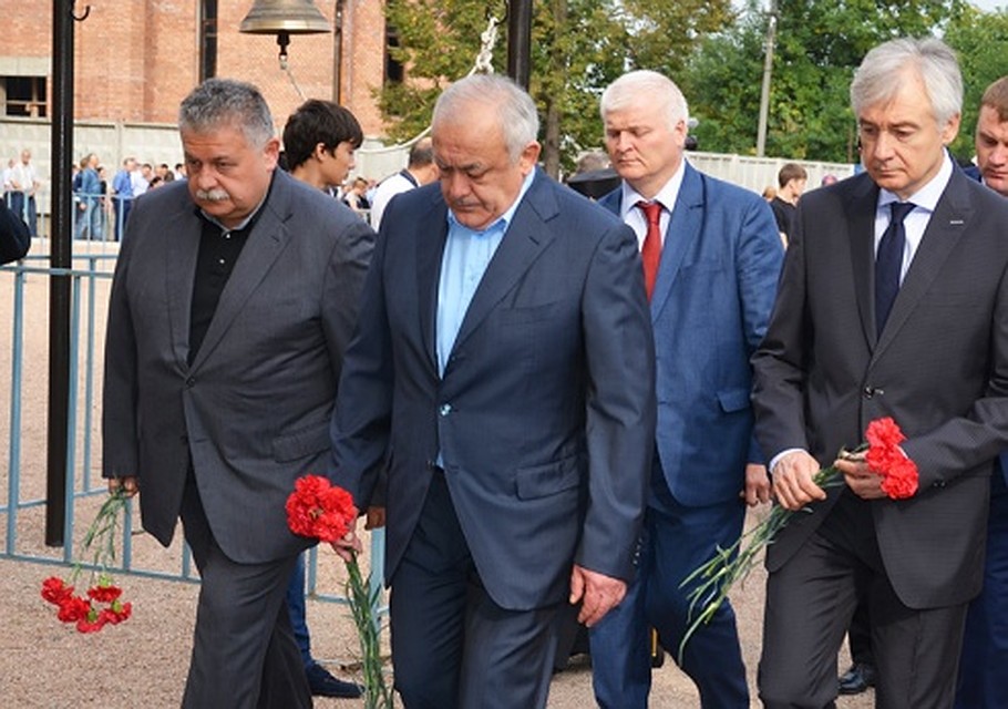 Таймураз Мамсуров на траурной церемонии