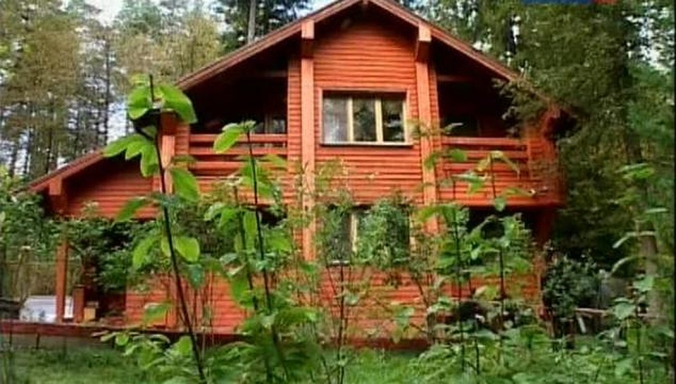 Загородный домик конструктора. Фото - скриншот из документального фильма Просто Калашников