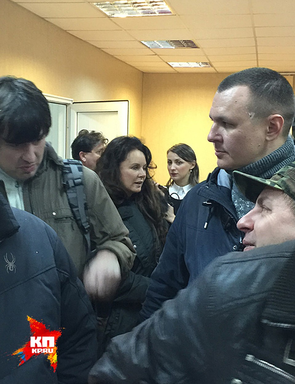 Когда милая Сара добралась к прилавку, честно отстояв двадцатиминутную очередь, закончились даже булочки с сосисками Фото: Владимир ВЕЛЕНГУРИН