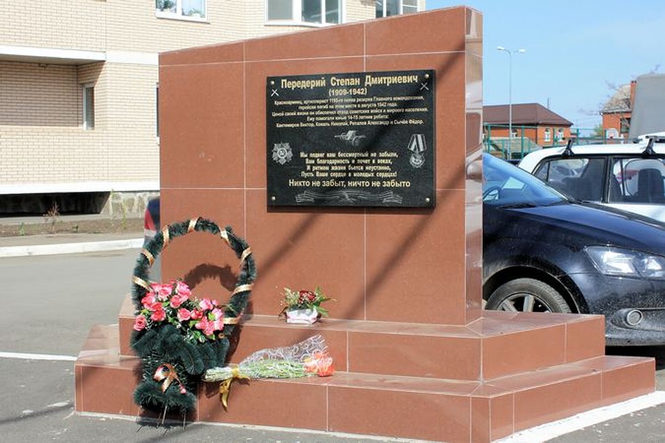 Памятник был установлен в феврале 2015 года, недалеко от места, где красноармеец держал оборону Фото: Виктория СМОЛИНА