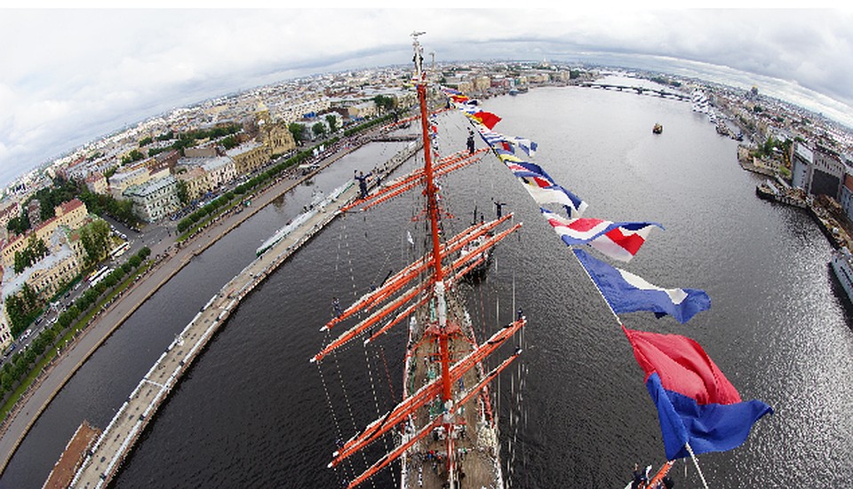 За 13 месяцев 2012 - 2013 года барк «Седов» пересек 3 океана, побывал в 32 портах мира и повторил легендарный маршрут экспедиции Крузенштерна и Лисянского. Фото: Леонид Круглов.