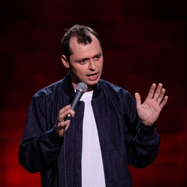 Стендап-концерт Виктора Комарова «Несломленный»