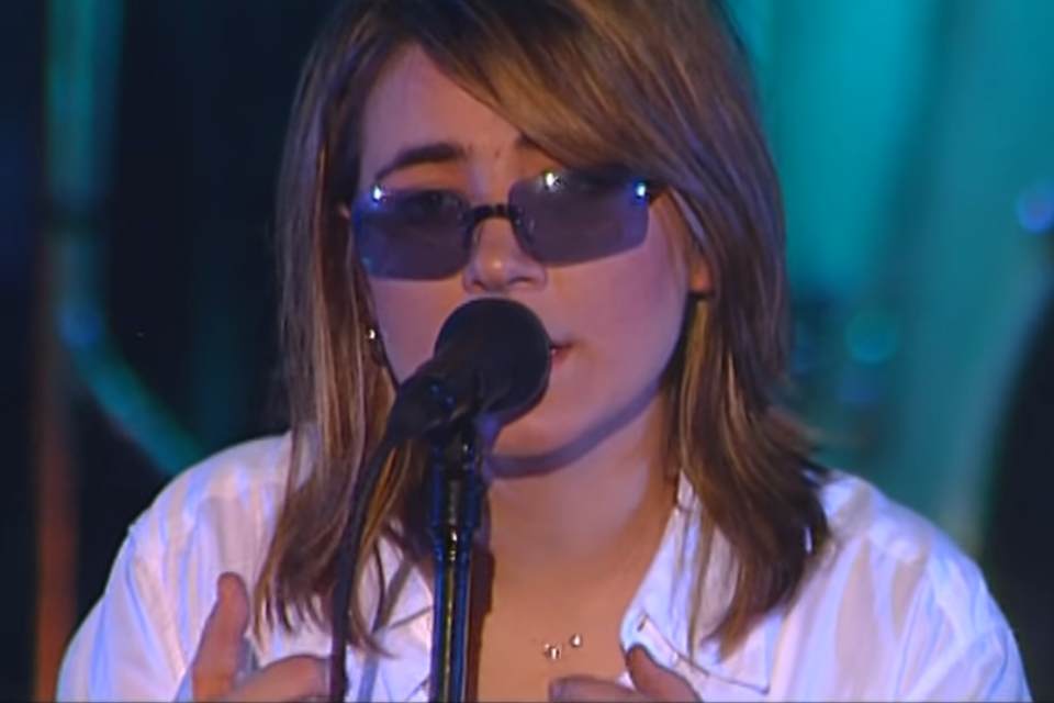 «Под него отмечали мой дембель»: Опубликован легендарный концерт Земфиры* в ДК Горбунова