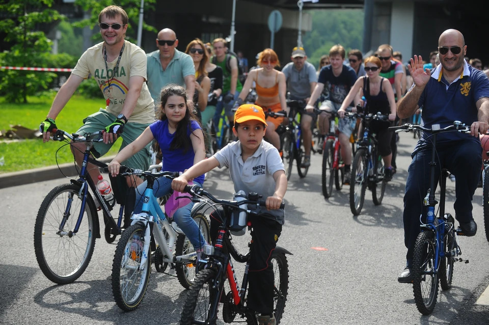 В апреле 2023 в парках Москвы заработал прокат велосипедов и самокатов