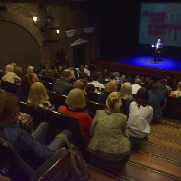 Спектакль «Проглотить удава» в театре «У Никитских ворот»