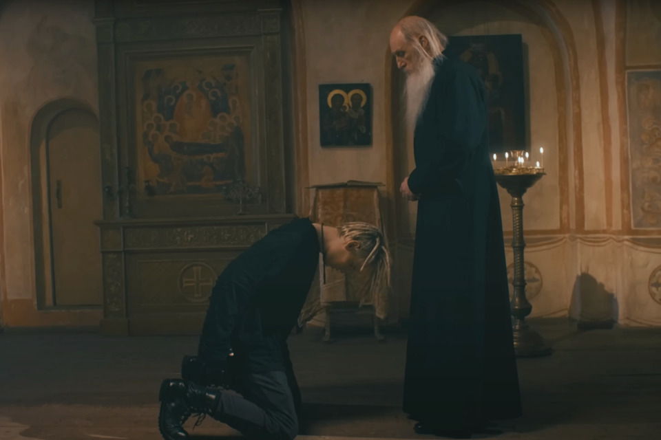 Певец SHAMAN состриг дреды ради нового клипа «Исповедь»