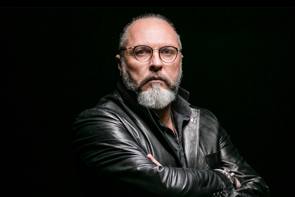 Юрий Грымов раскрыл идею премьерного спектакля «Цветы нам не нужны» и поделился планами театра «Модерн» на будущий сезон