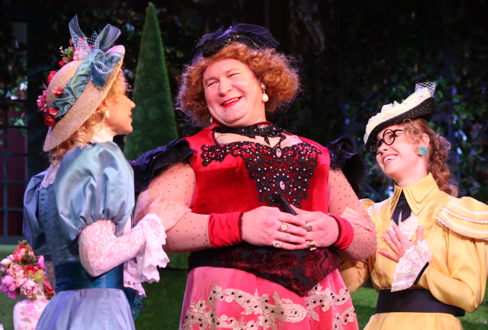 Рецензия на спектакль «Тетка Чарлея» в «Школе современной пьесы»